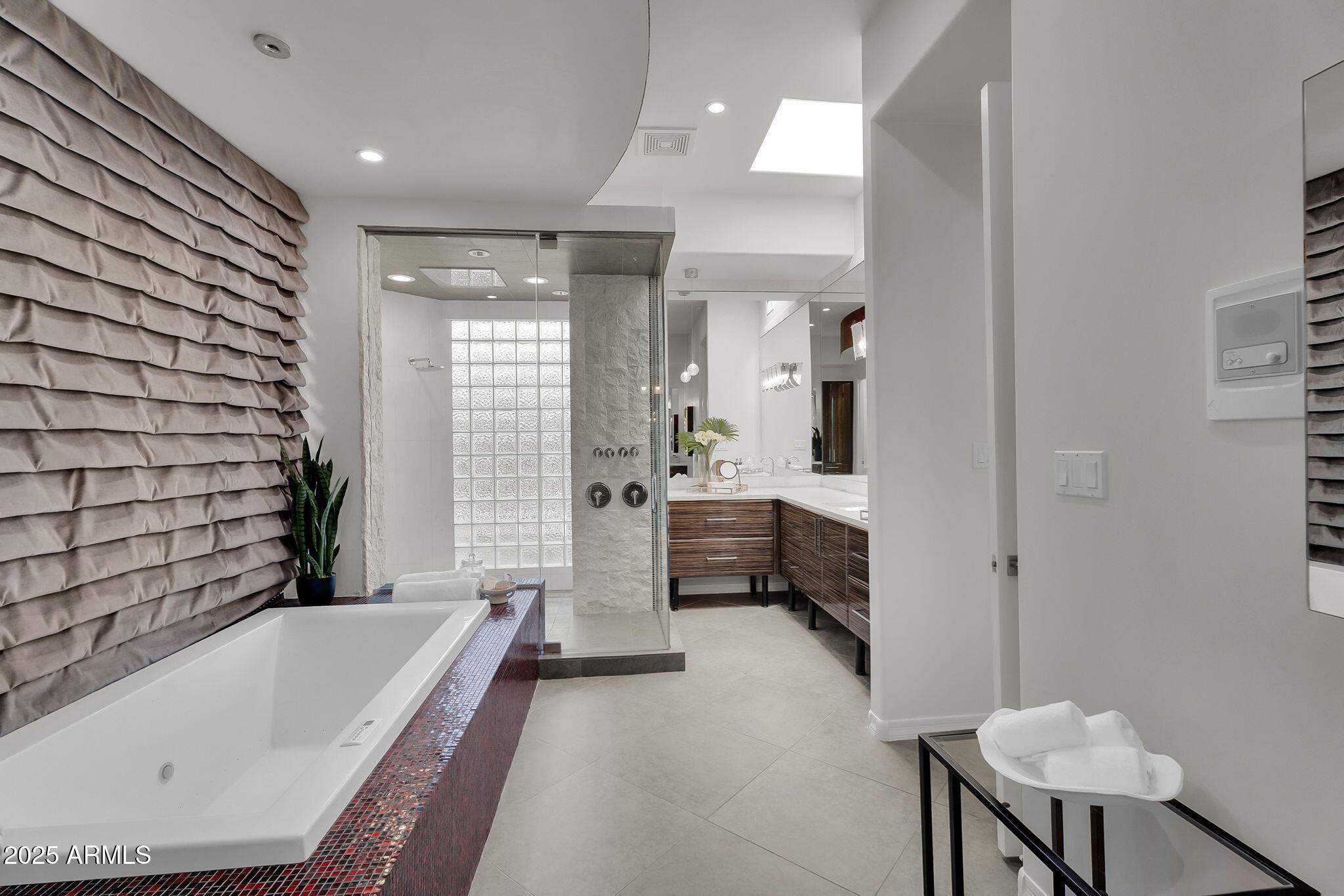 5509 W SOFT WIND Drive, Glendale