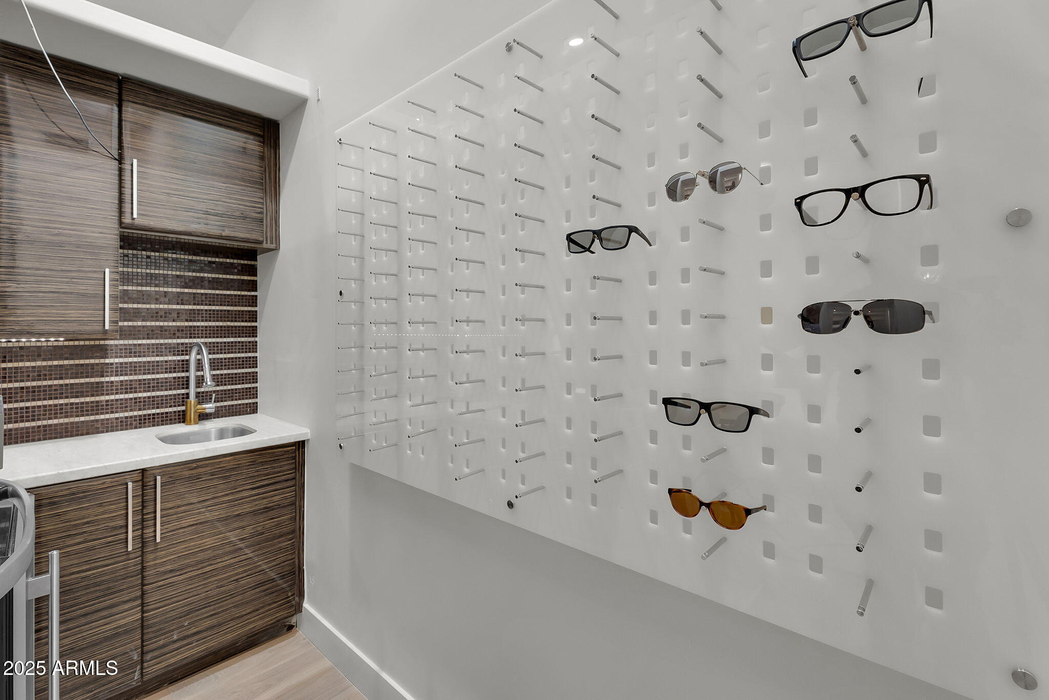 5509 W SOFT WIND Drive, Glendale