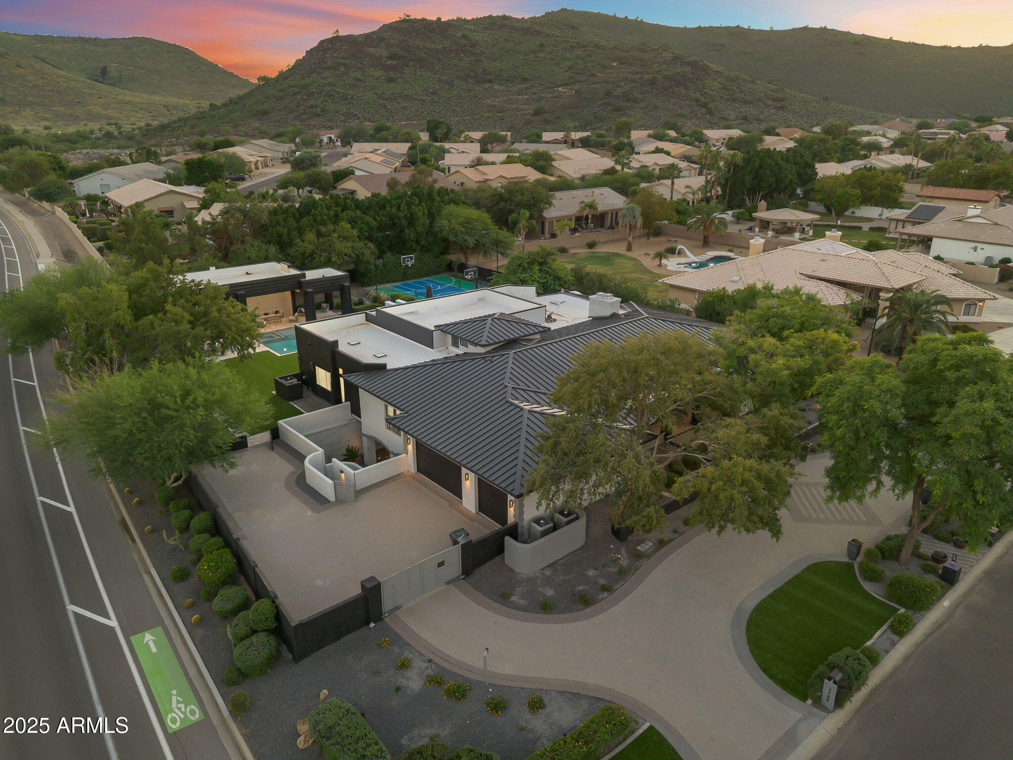 5509 W SOFT WIND Drive, Glendale