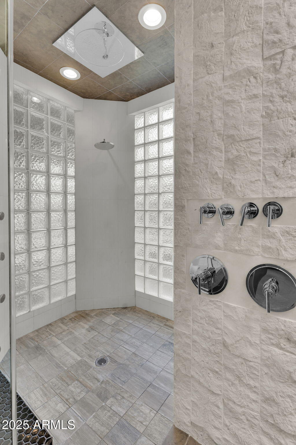 5509 W SOFT WIND Drive, Glendale