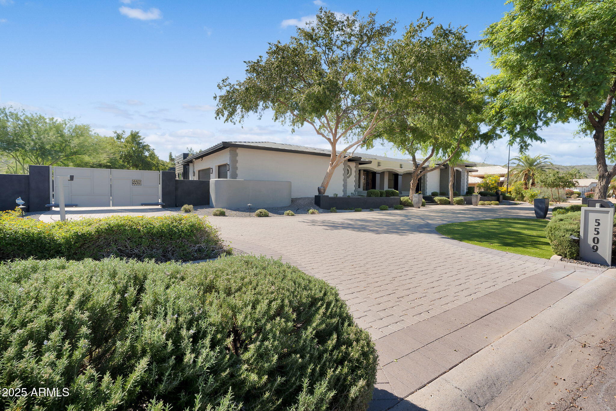 5509 W SOFT WIND Drive, Glendale
