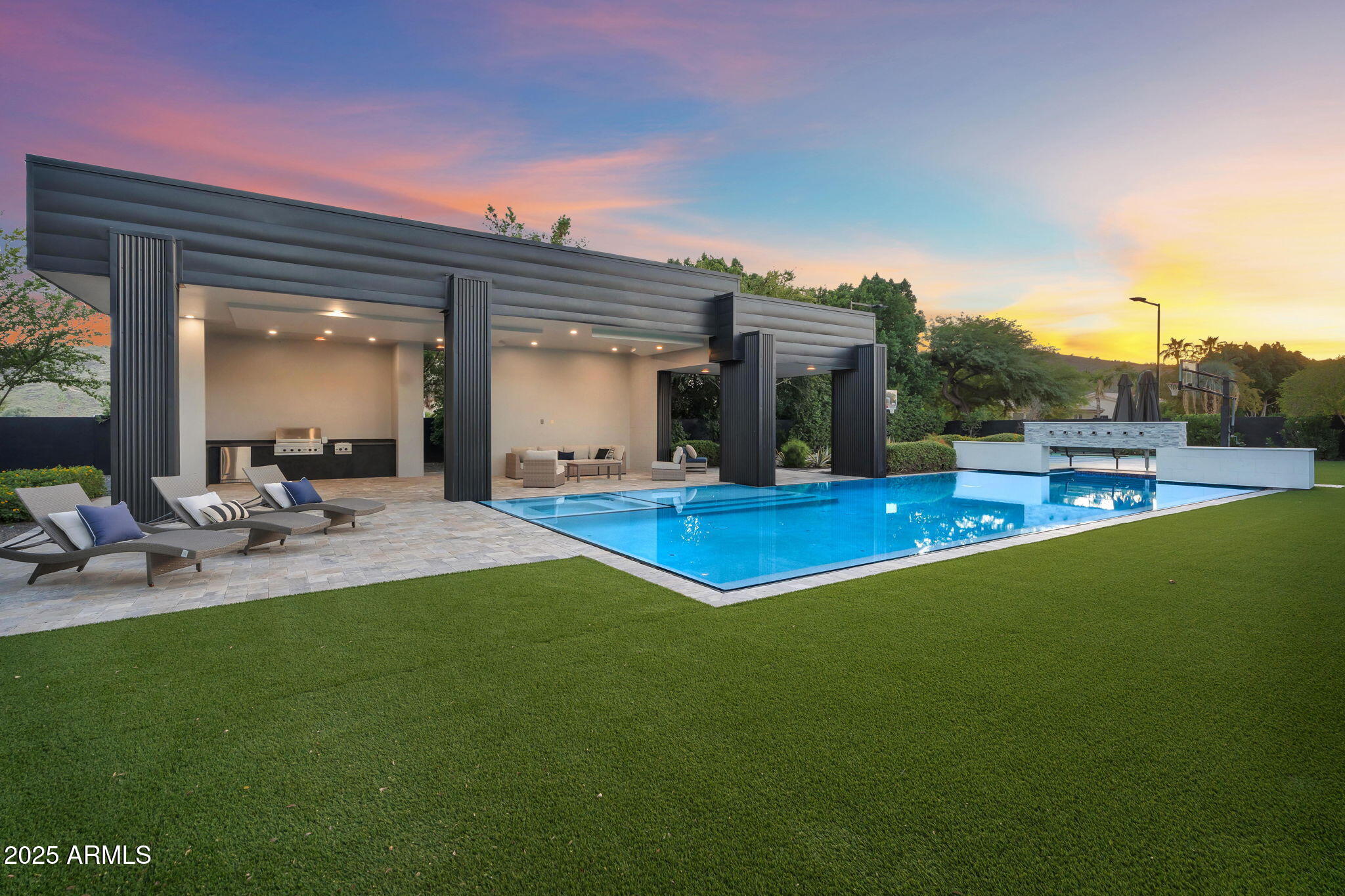 5509 W SOFT WIND Drive, Glendale