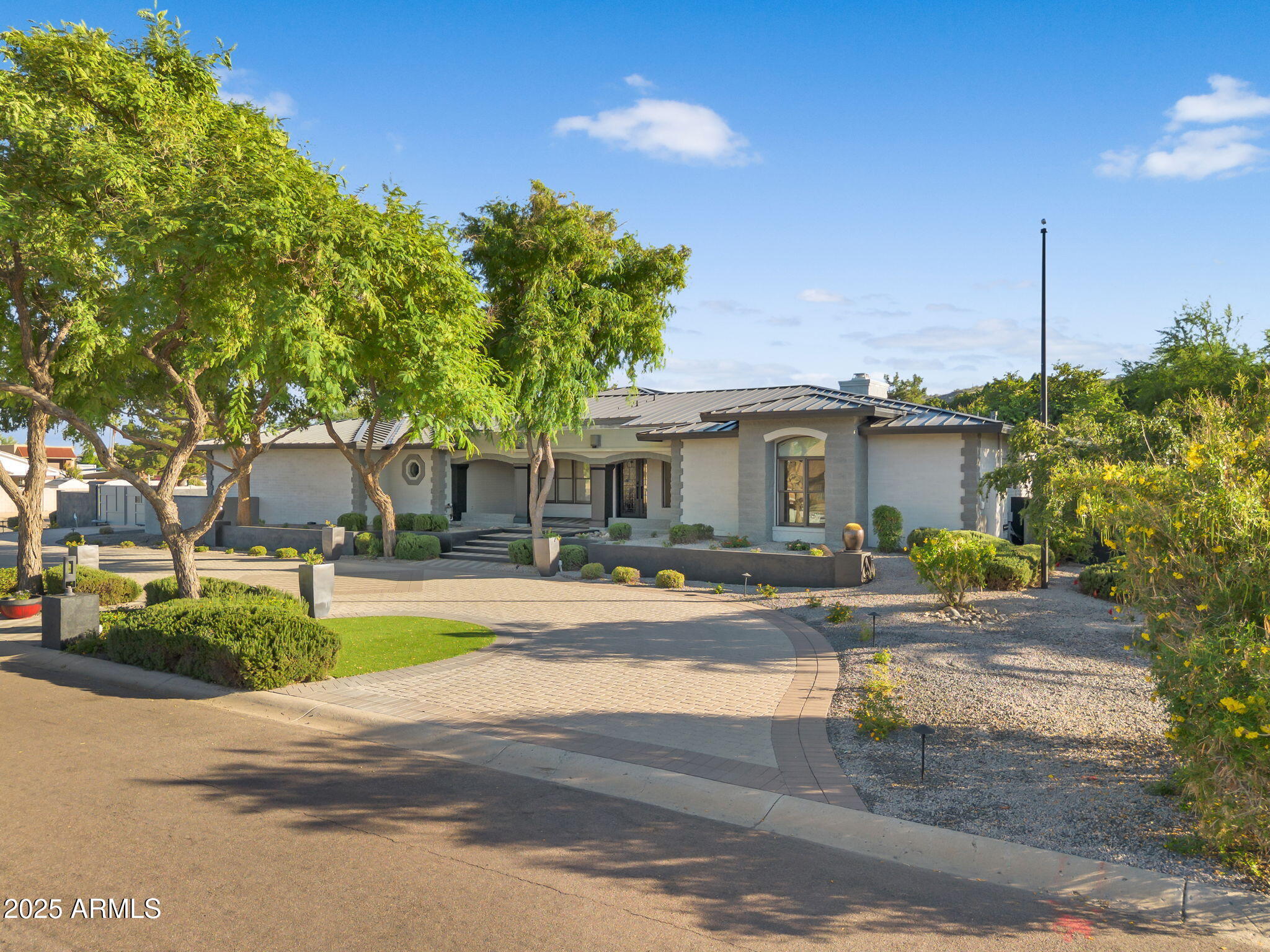 5509 W SOFT WIND Drive, Glendale