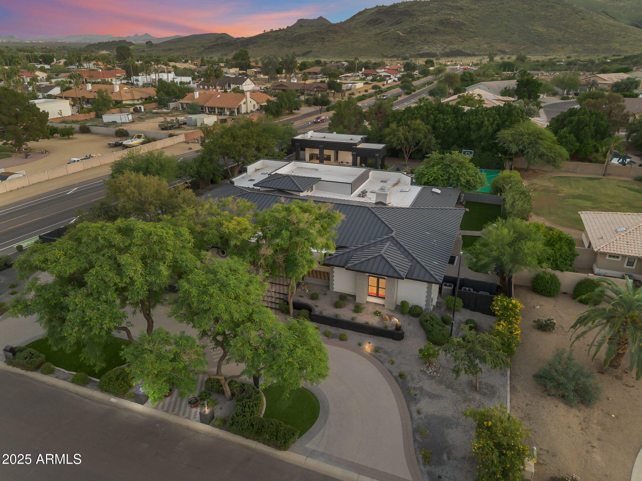 5509 W SOFT WIND Drive, Glendale