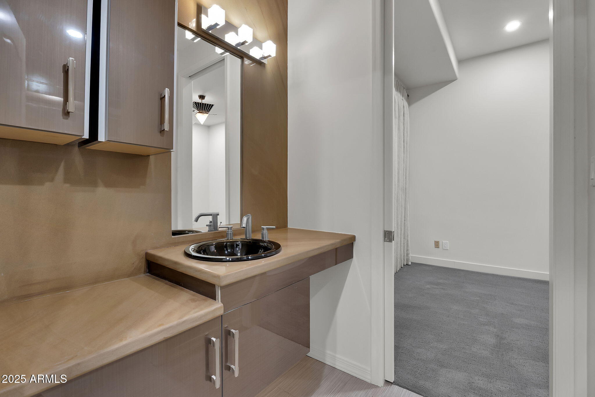 5509 W SOFT WIND Drive, Glendale