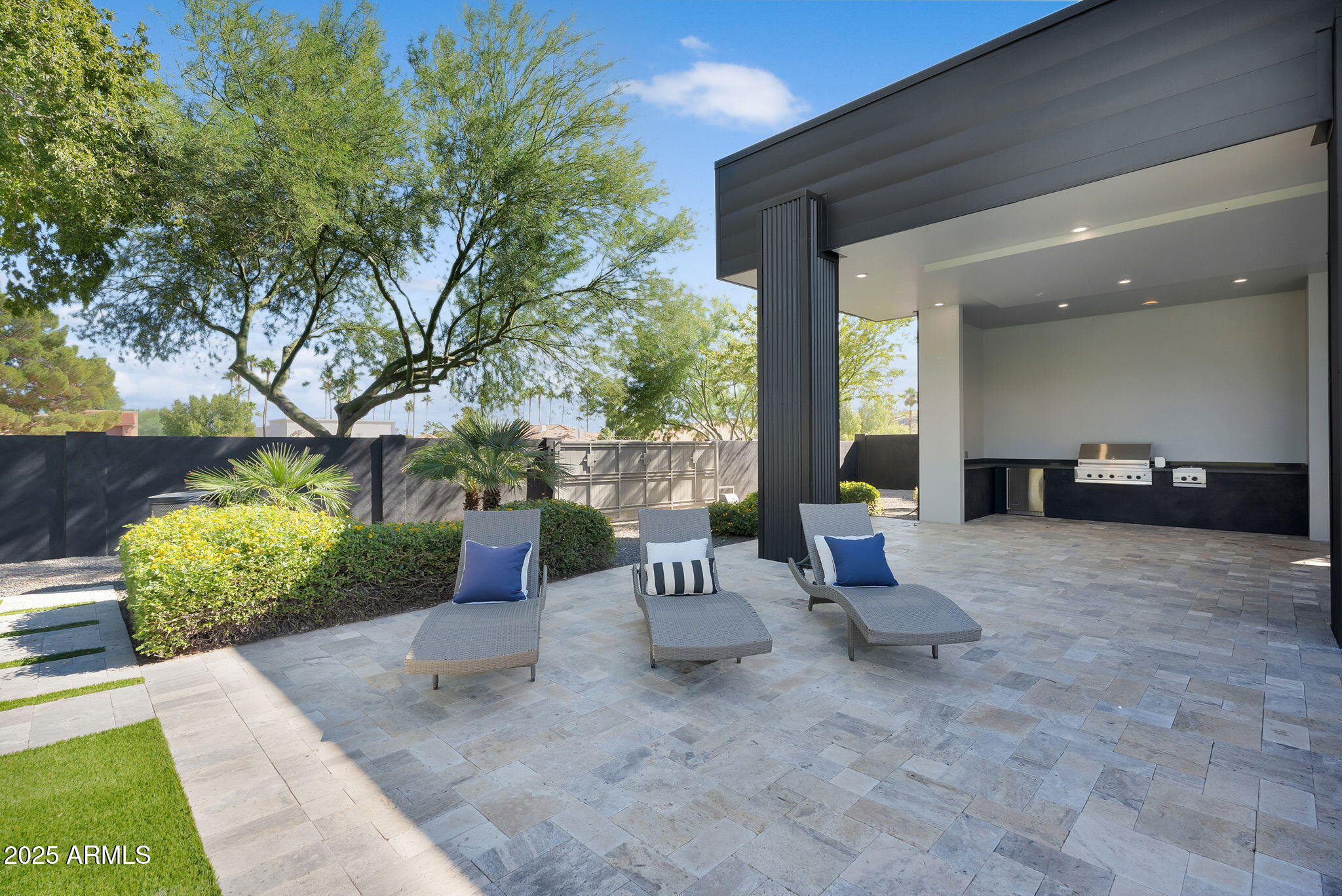 5509 W SOFT WIND Drive, Glendale