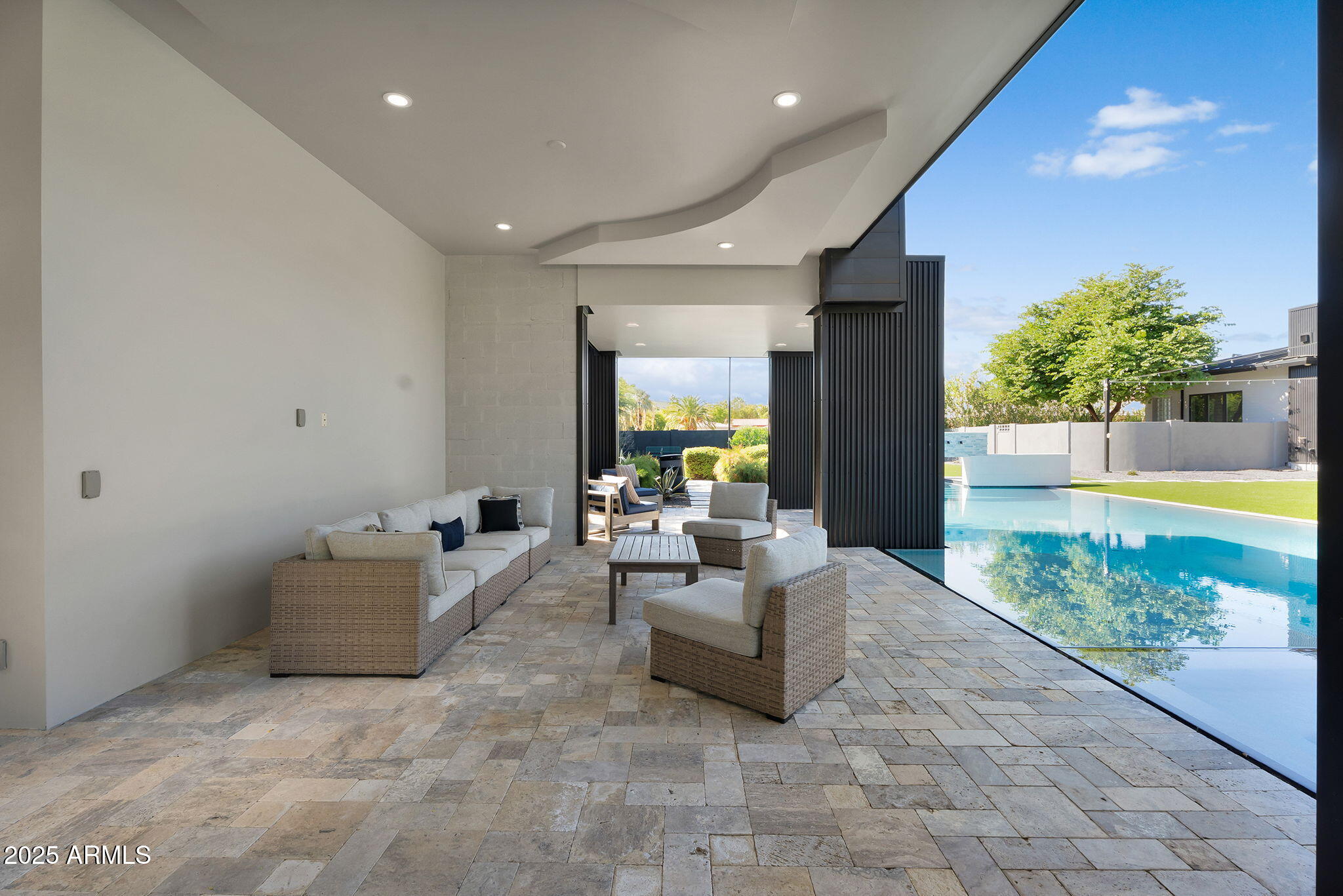 5509 W SOFT WIND Drive, Glendale