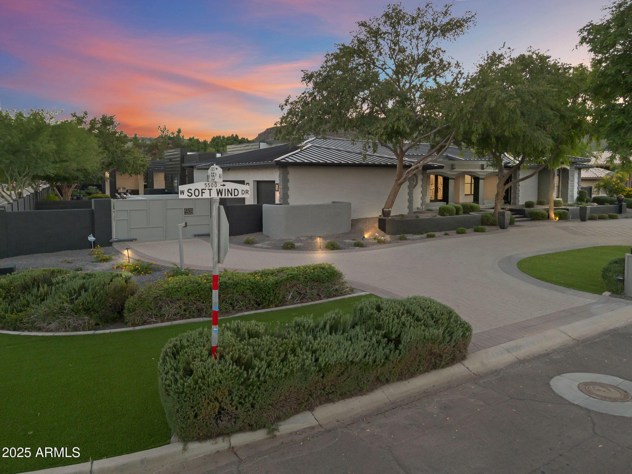 5509 W SOFT WIND Drive, Glendale