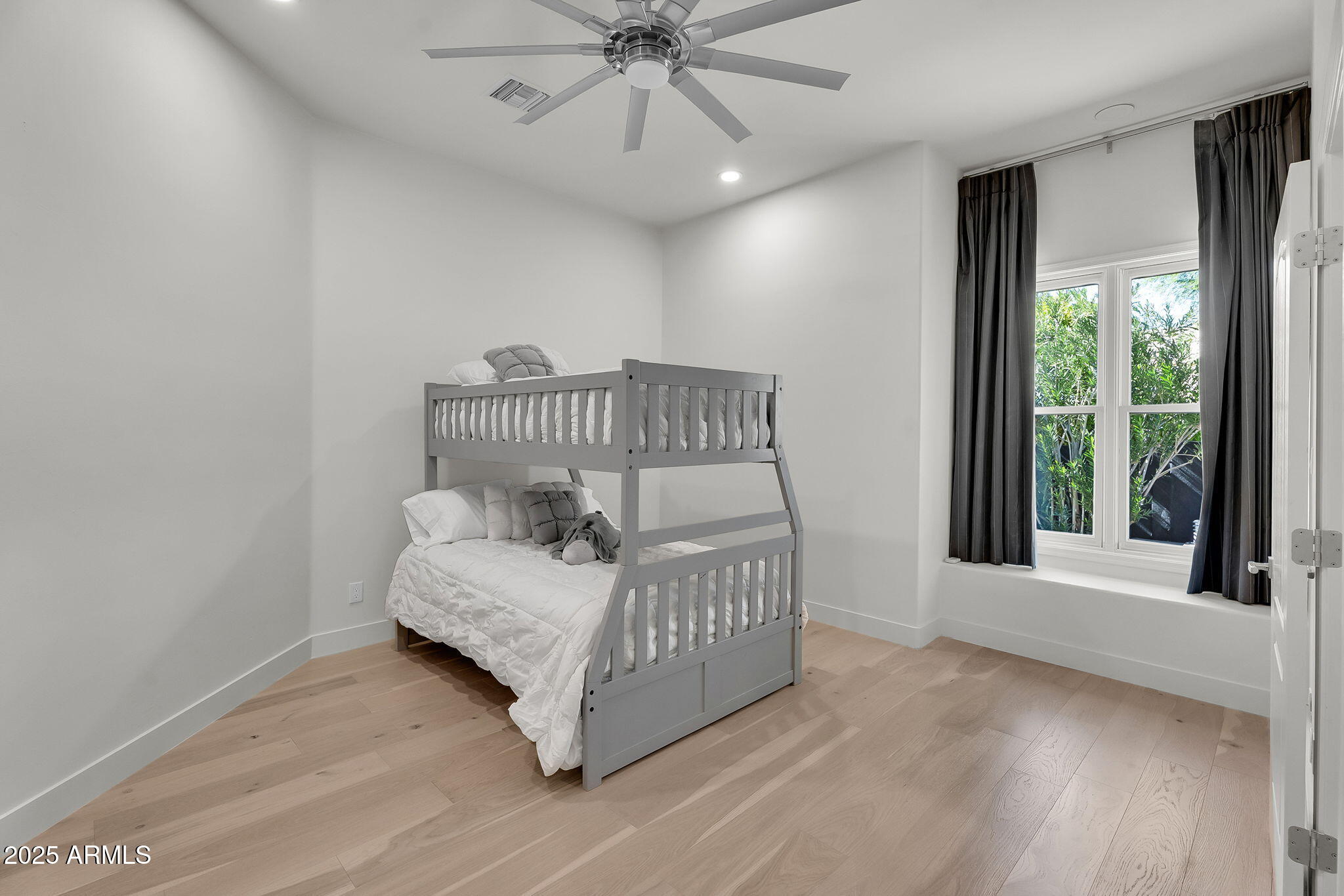 5509 W SOFT WIND Drive, Glendale