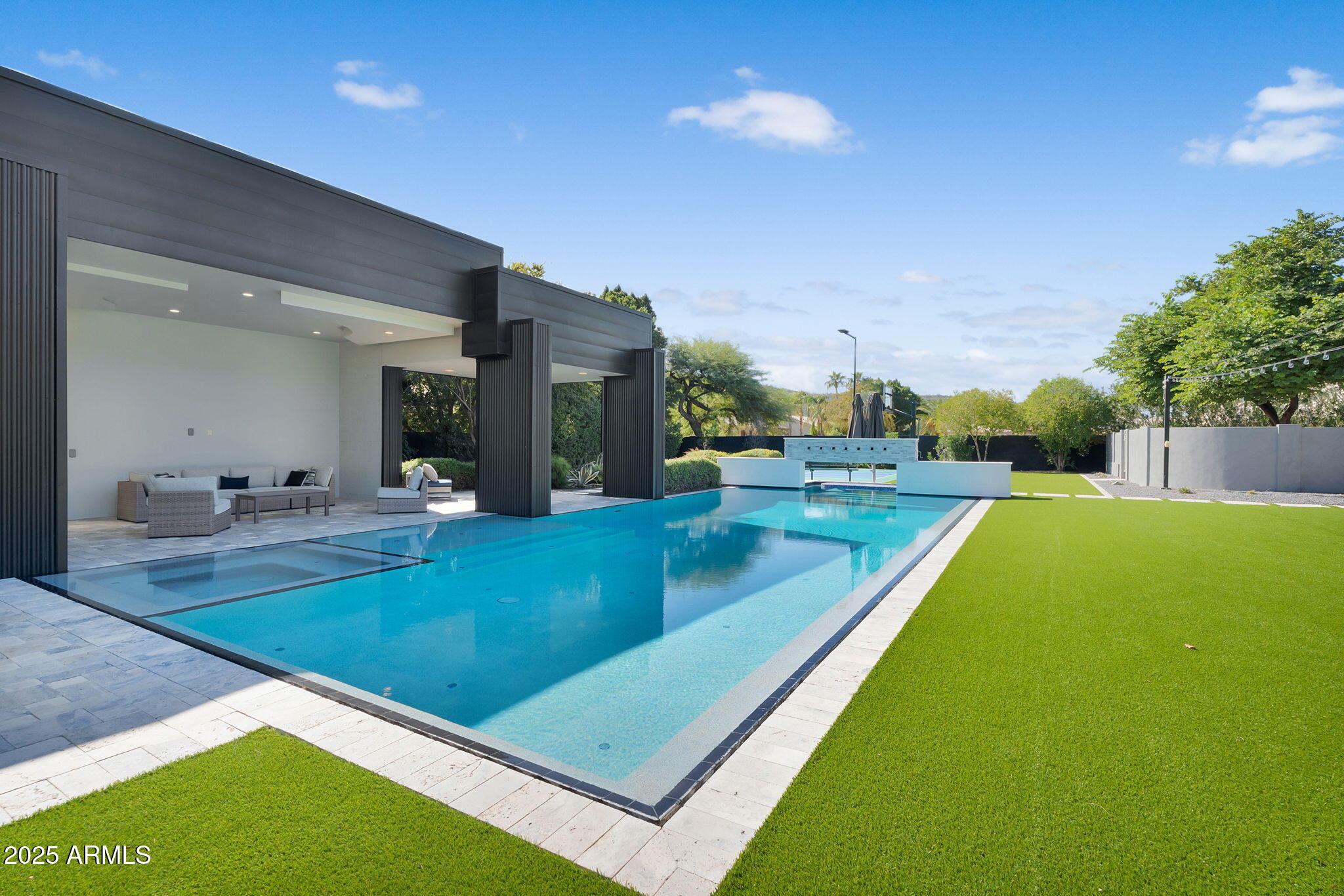 5509 W SOFT WIND Drive, Glendale