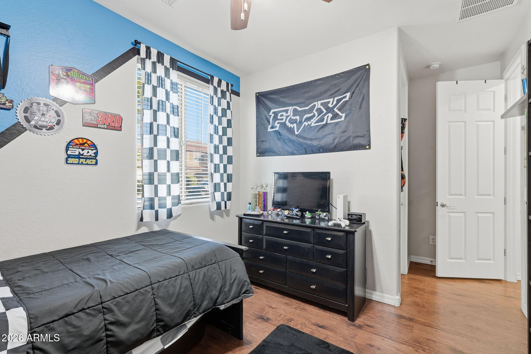 867 W DESERT GLEN Drive