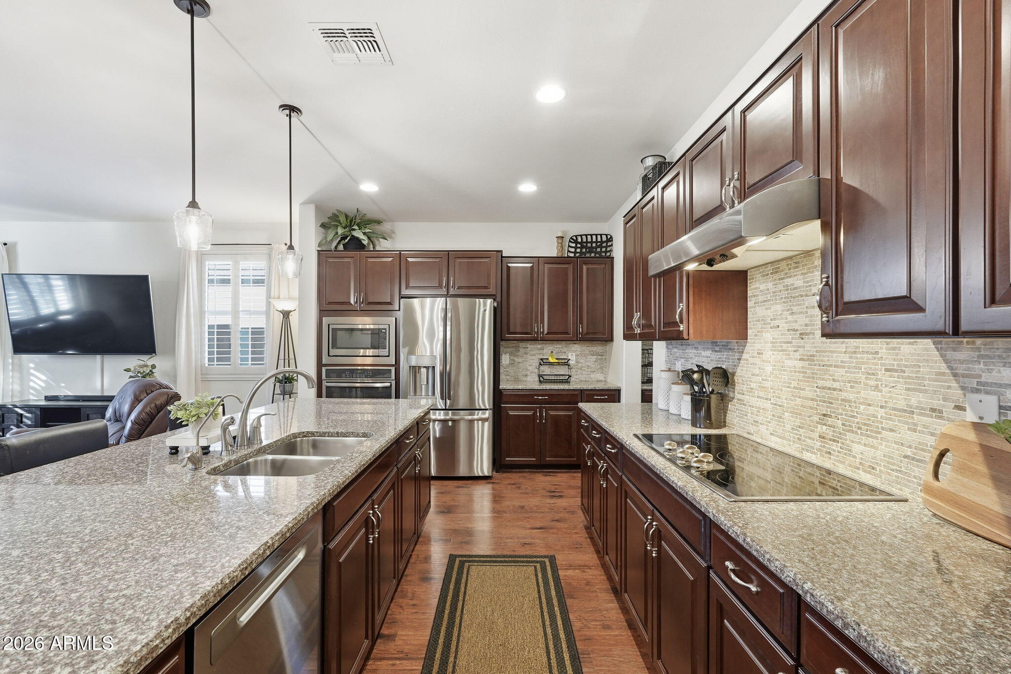 867 W DESERT GLEN Drive