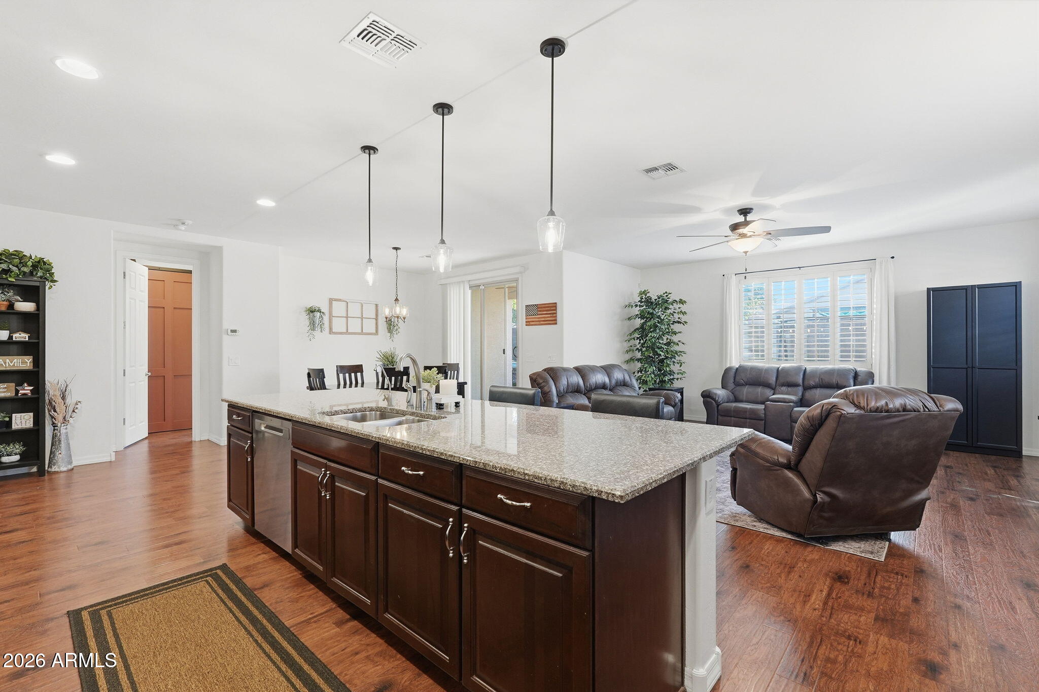 867 W DESERT GLEN Drive