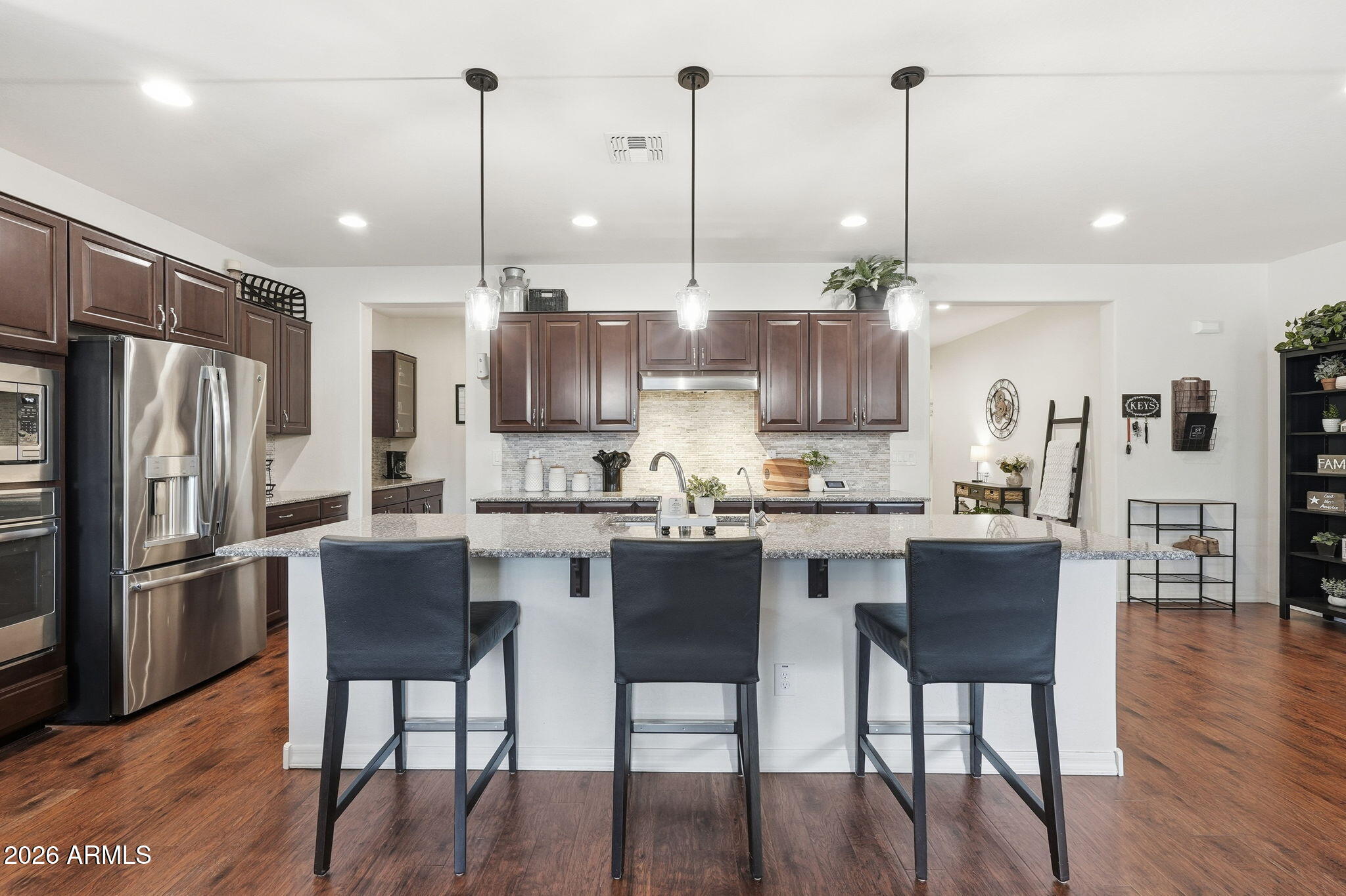 867 W DESERT GLEN Drive