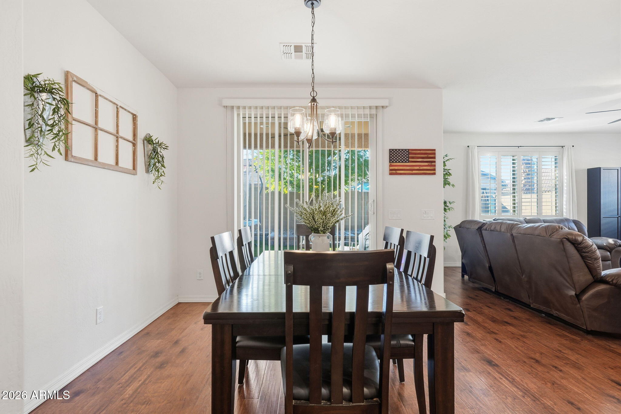 867 W DESERT GLEN Drive