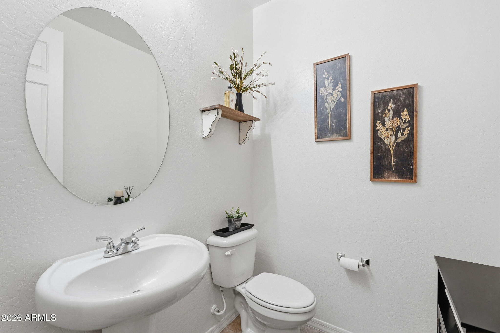 867 W DESERT GLEN Drive