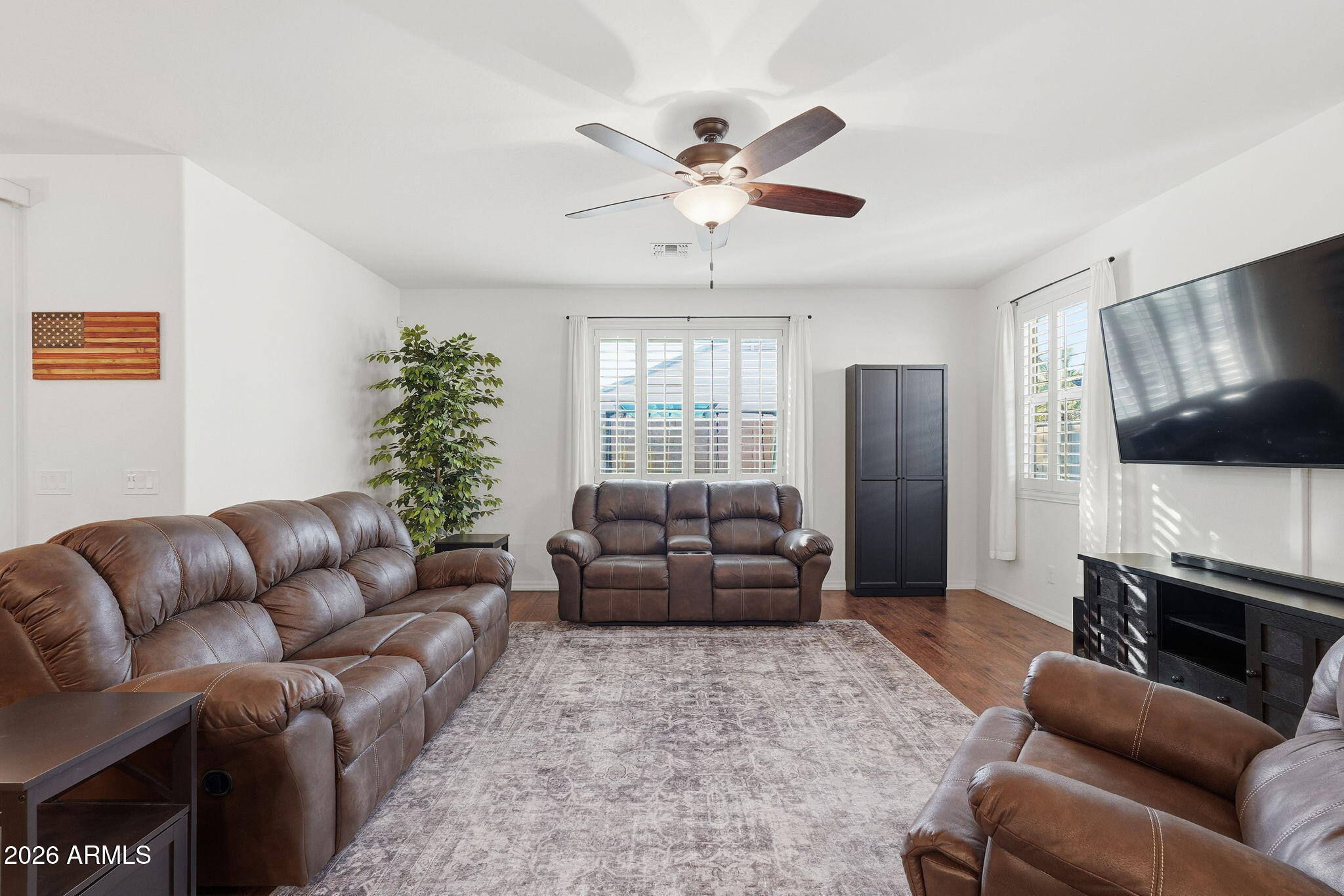 867 W DESERT GLEN Drive