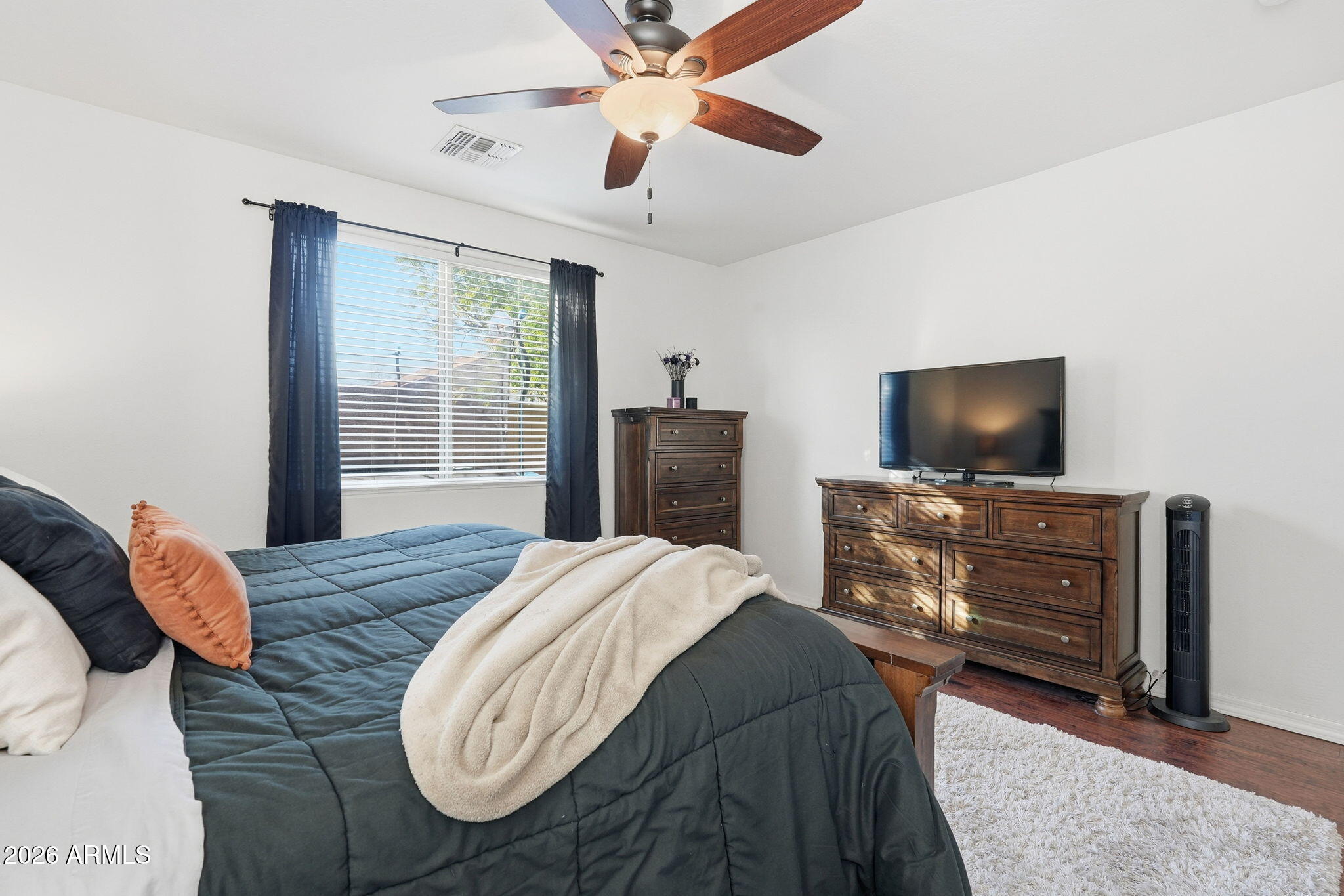 867 W DESERT GLEN Drive