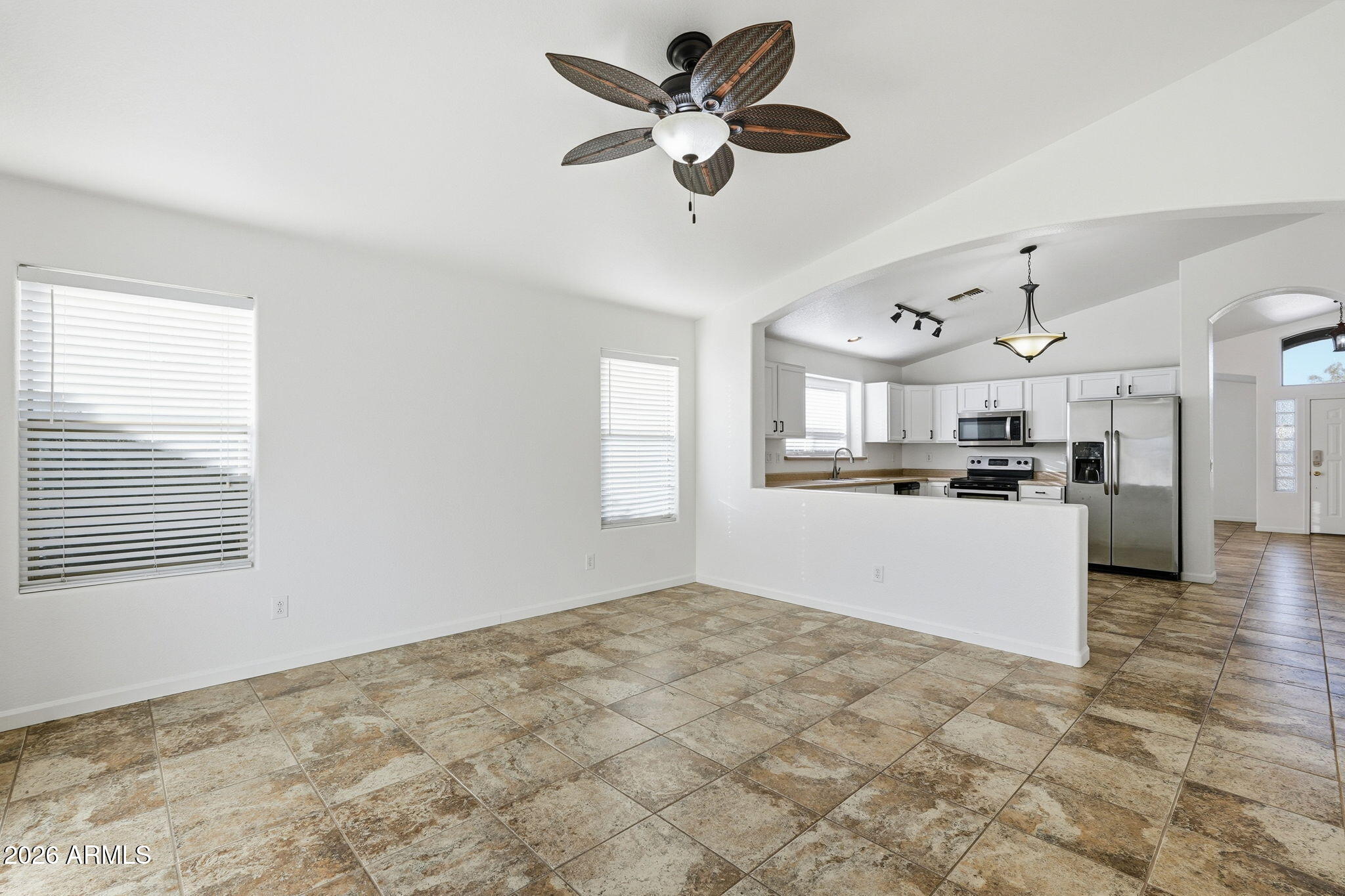 823 E MOUNTAIN VIEW Road