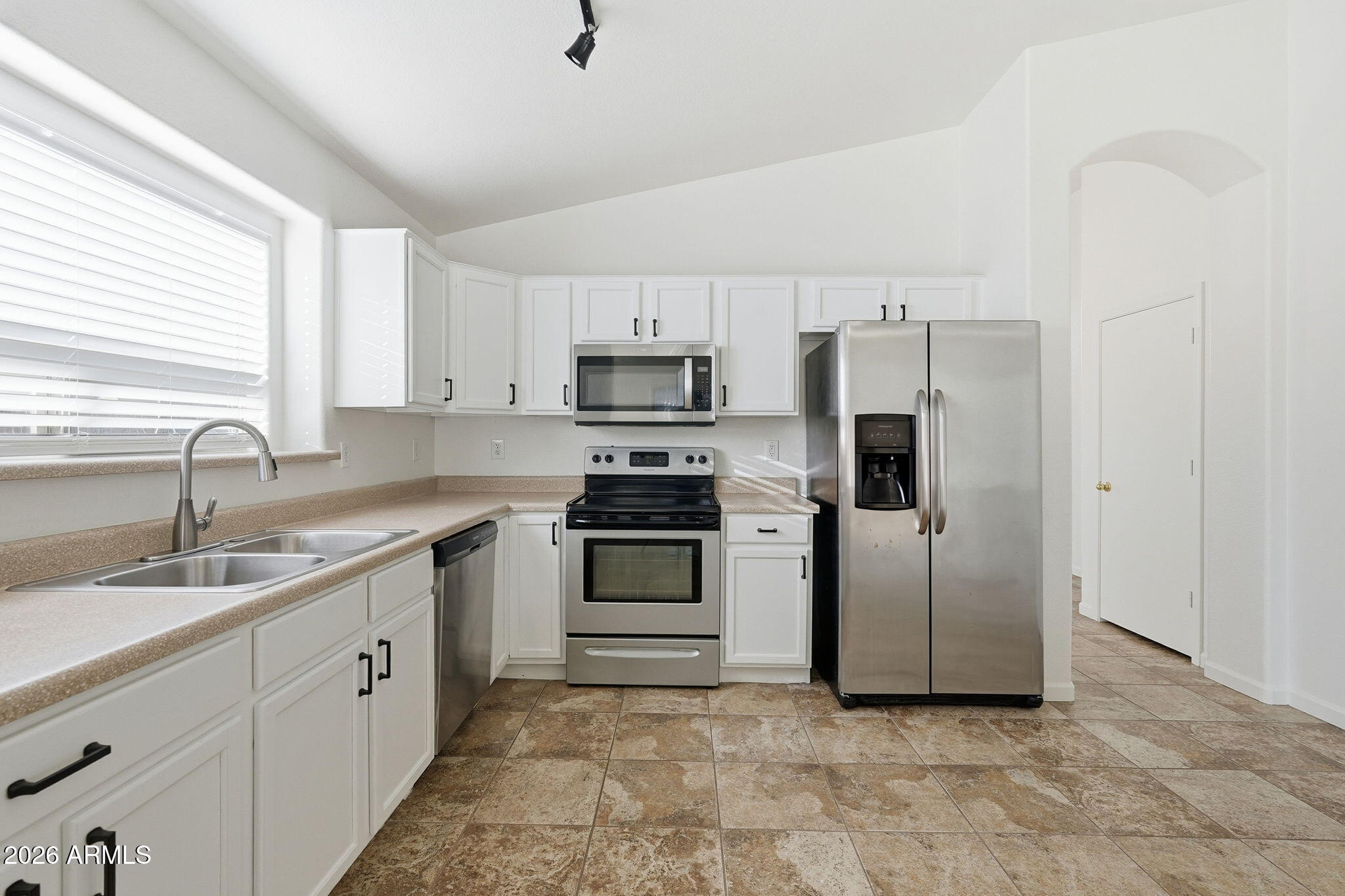 823 E MOUNTAIN VIEW Road