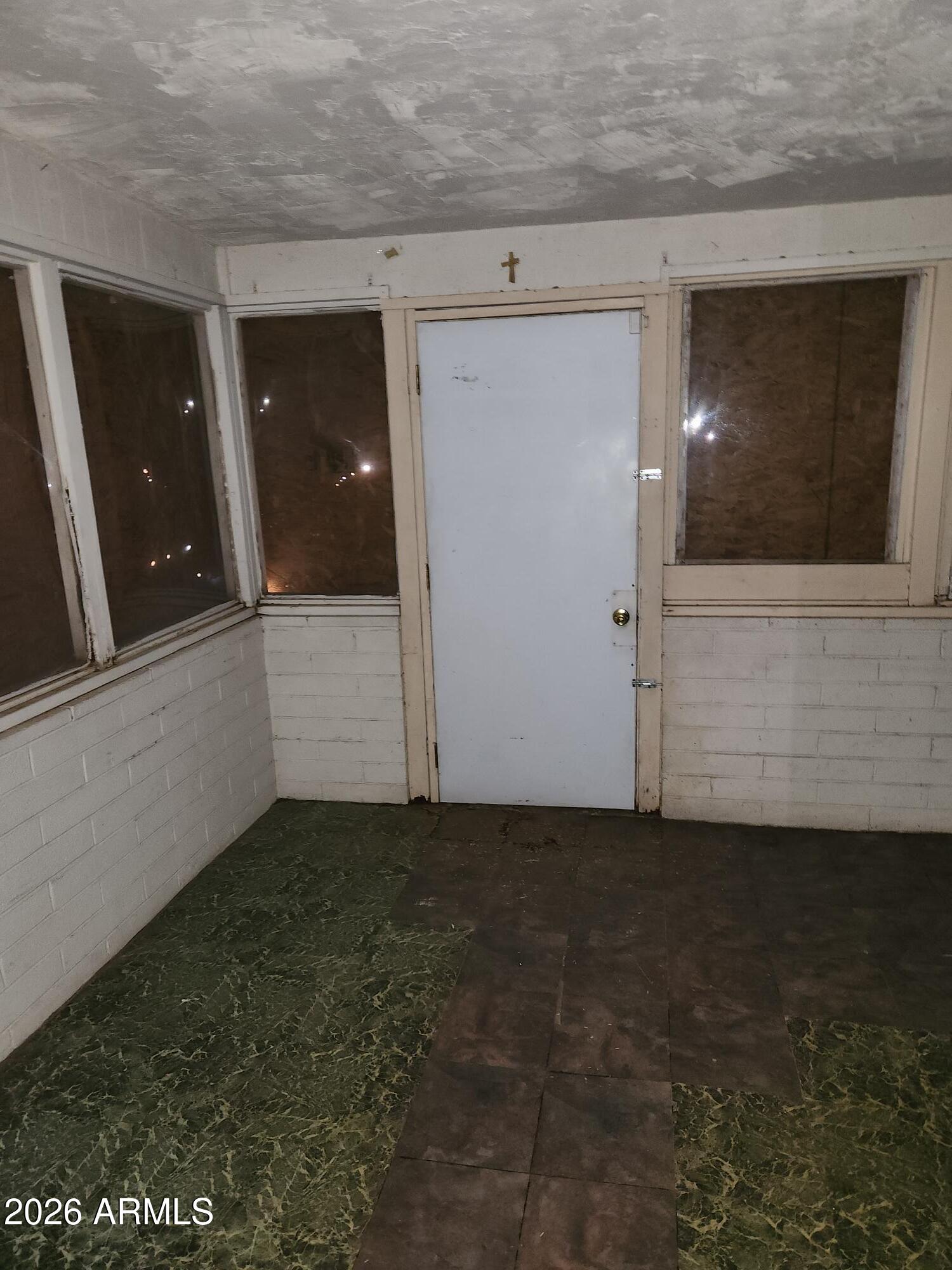 2028 W CLARENDON Avenue