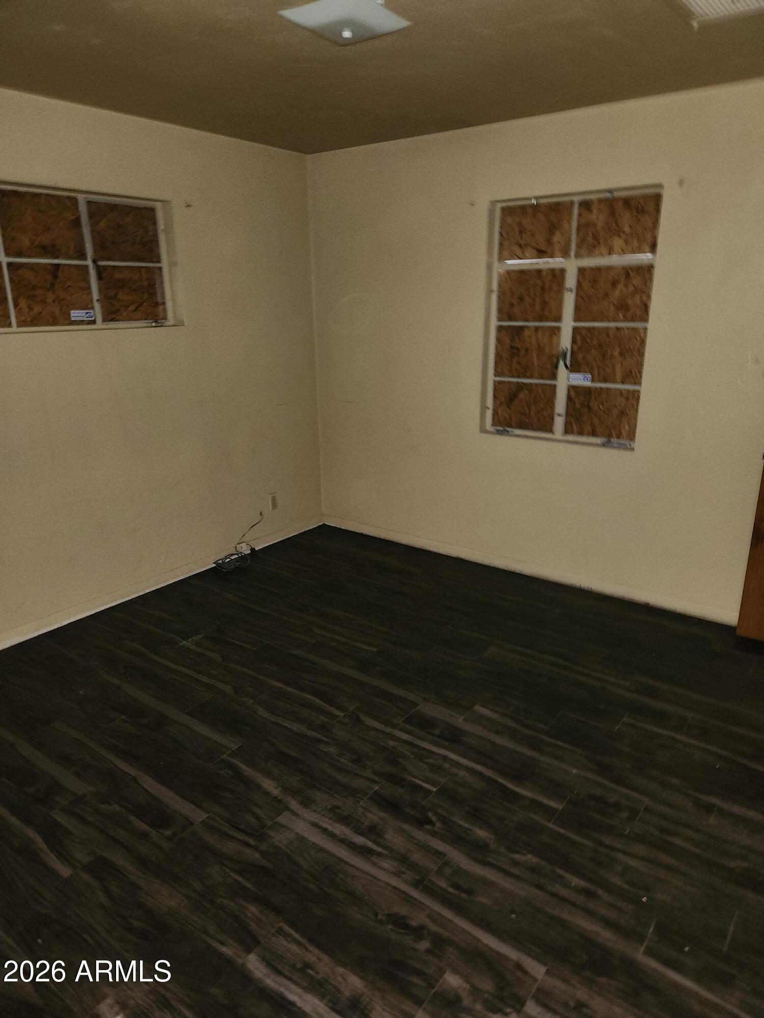 2028 W CLARENDON Avenue