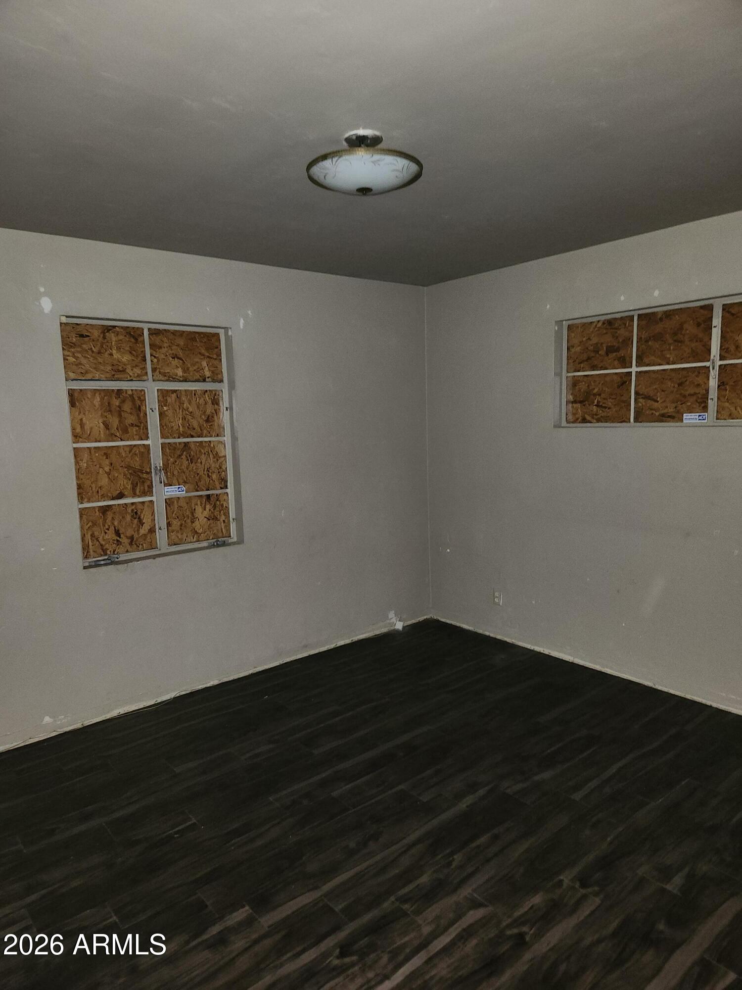 2028 W CLARENDON Avenue