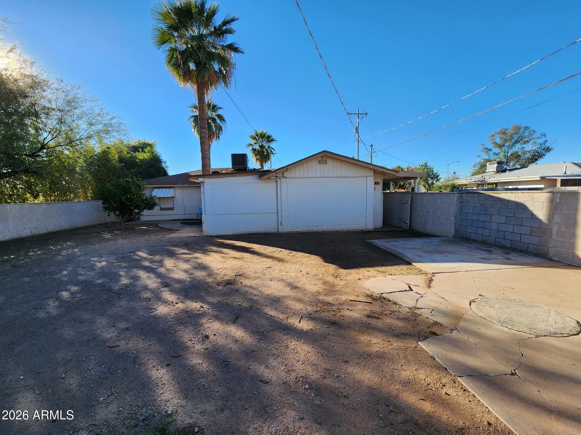 2028 W CLARENDON Avenue