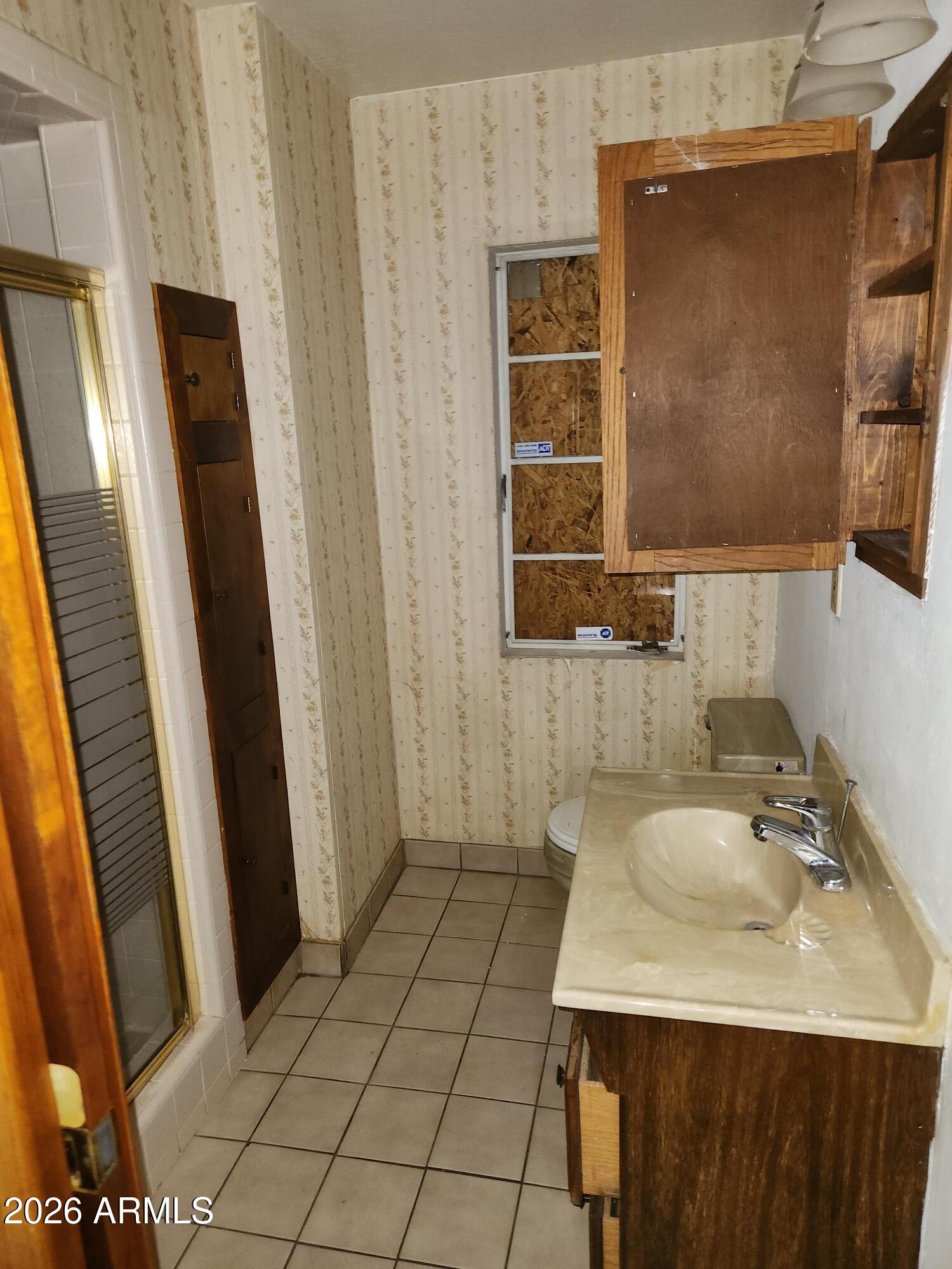 2028 W CLARENDON Avenue