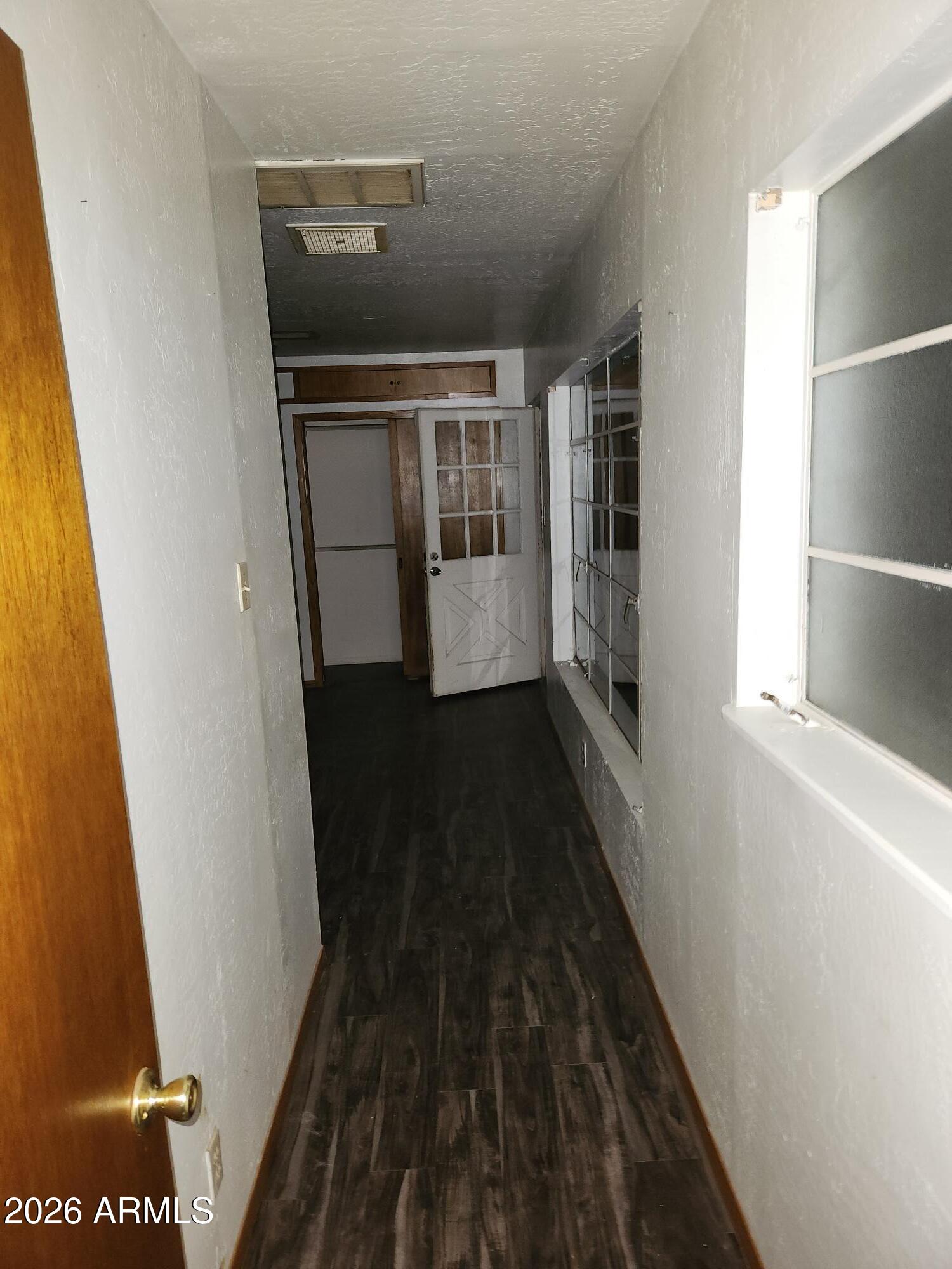 2028 W CLARENDON Avenue