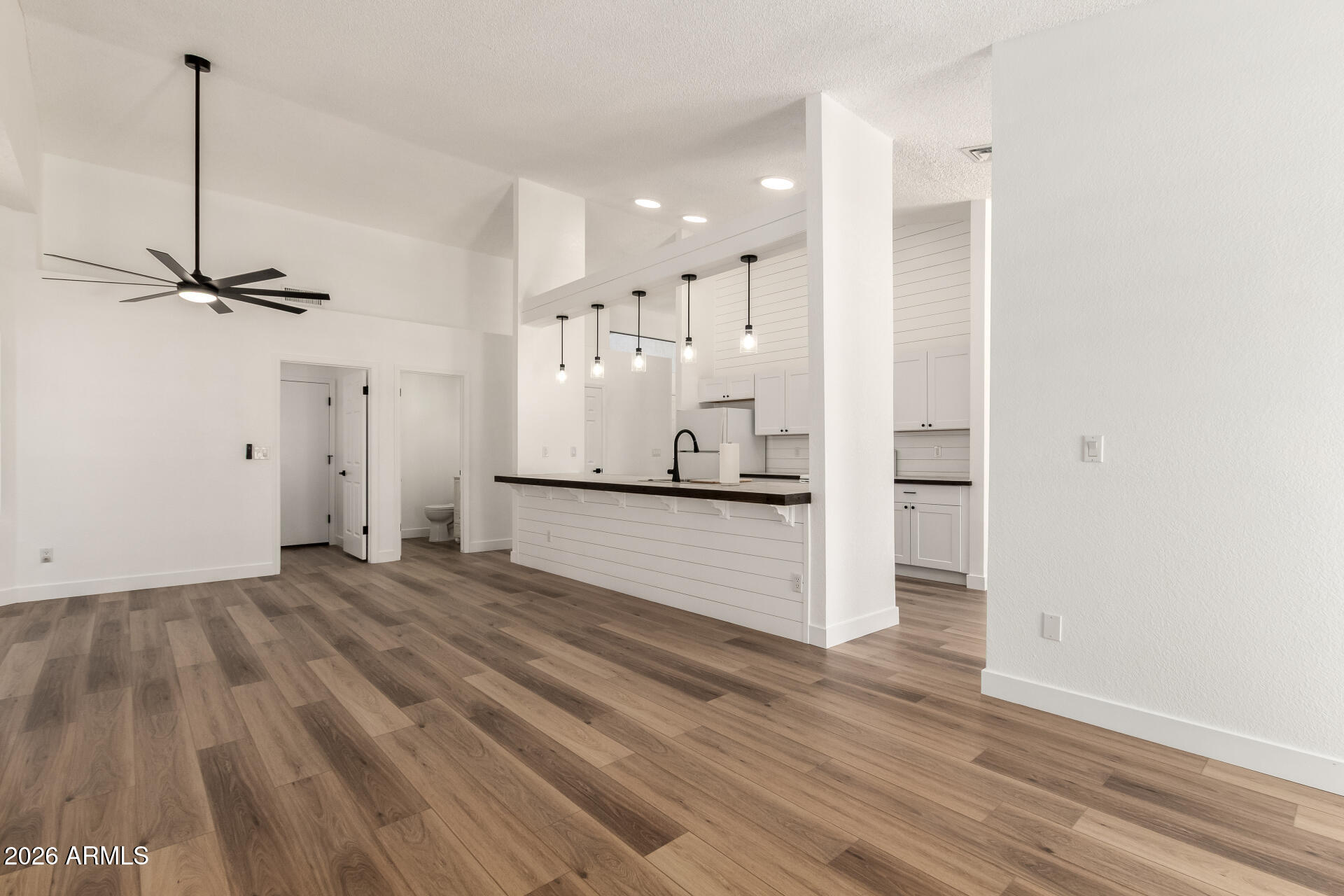 901 E STANFORD Avenue