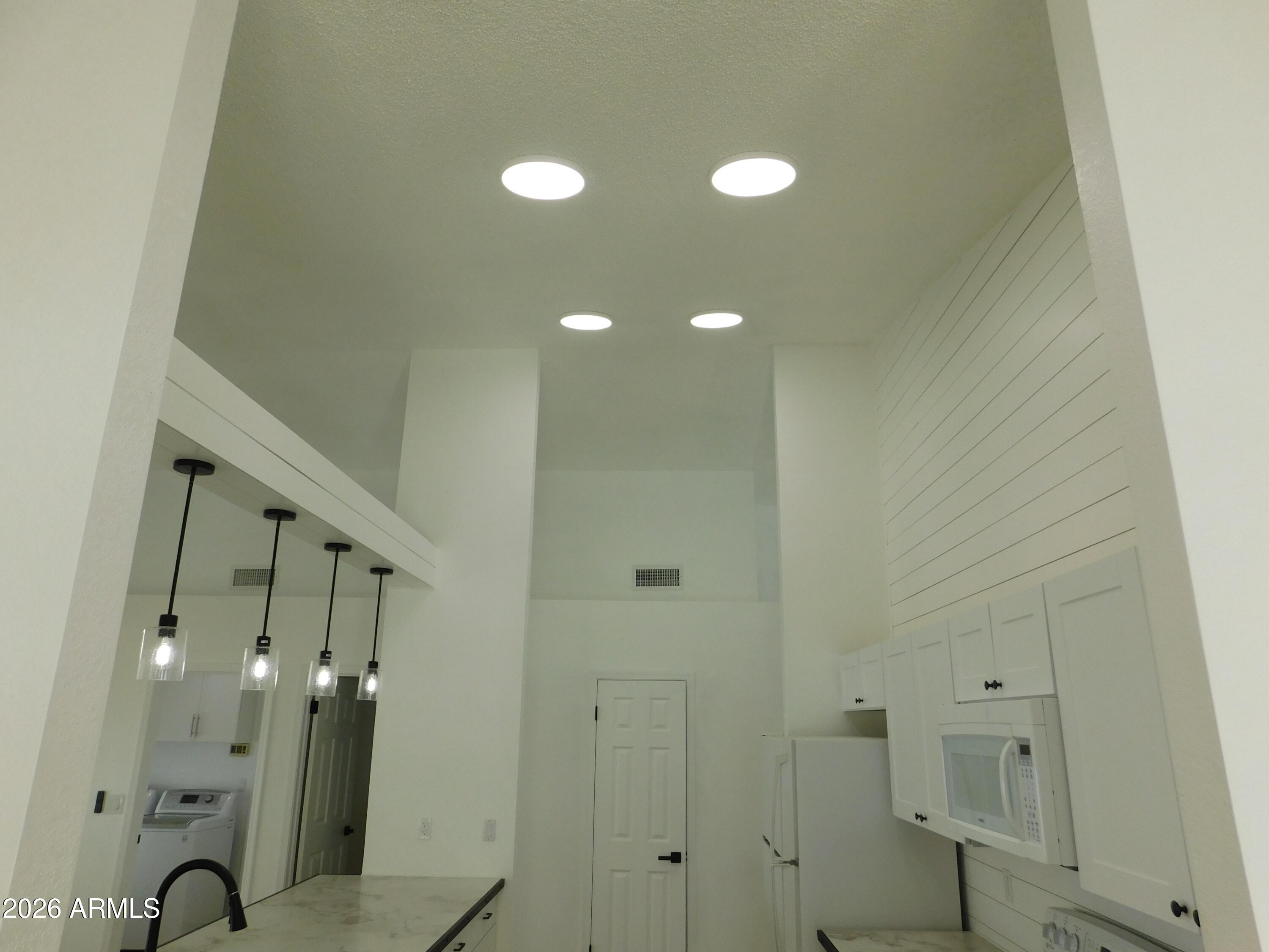 901 E STANFORD Avenue