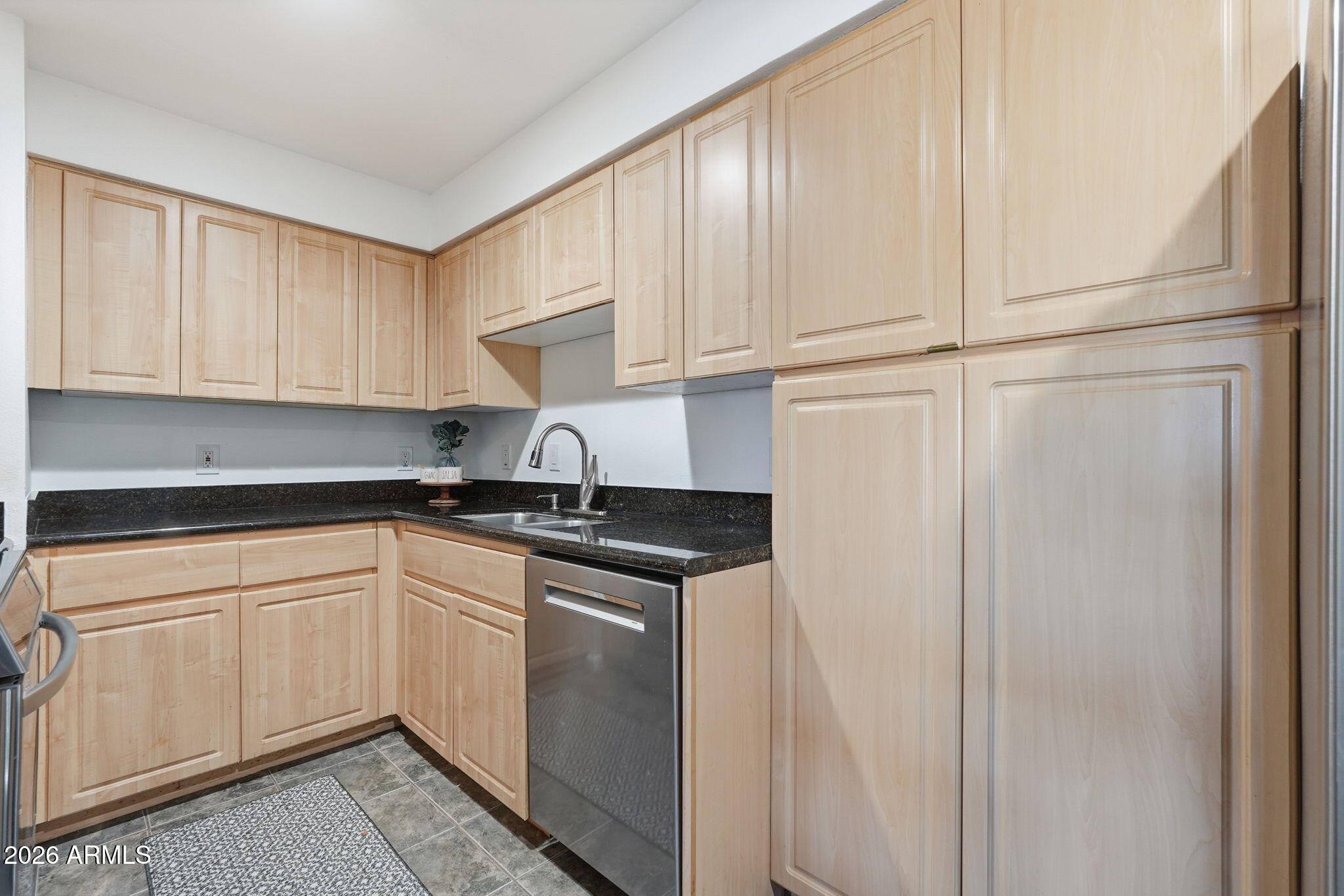 1005 E 8TH Street 2003