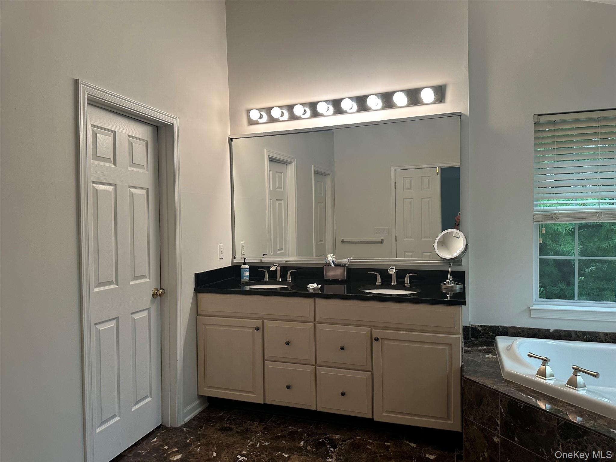 633 CREEKSIDE Lane