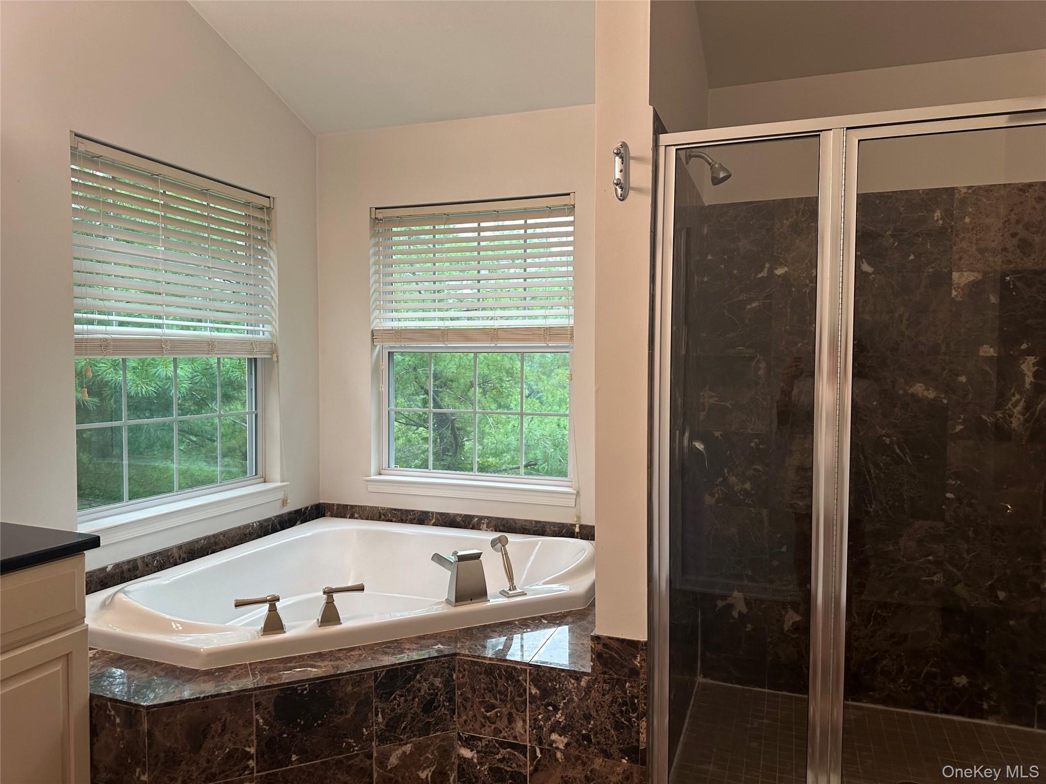 633 CREEKSIDE Lane