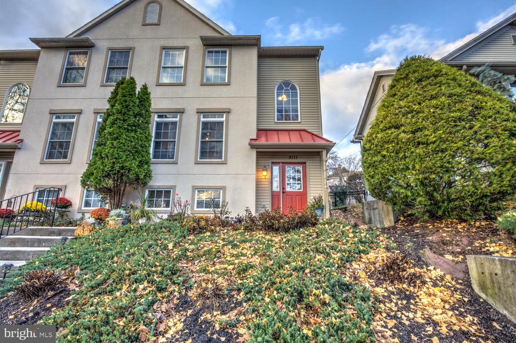 2111 FAIRVIEW STREET