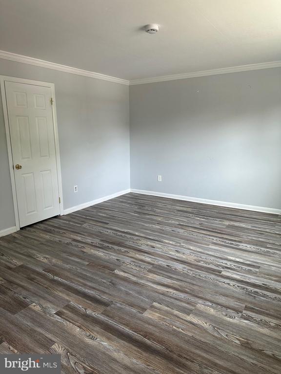 369 W BROAD STREET 6