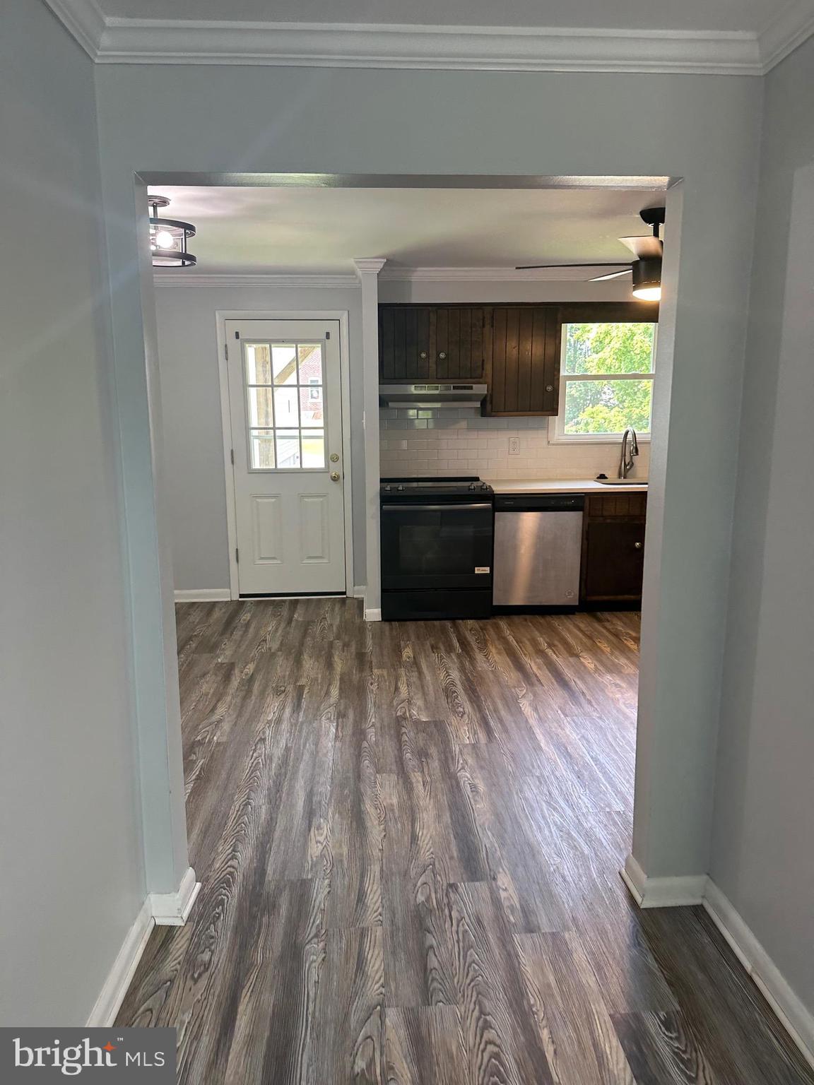 369 W BROAD STREET 6