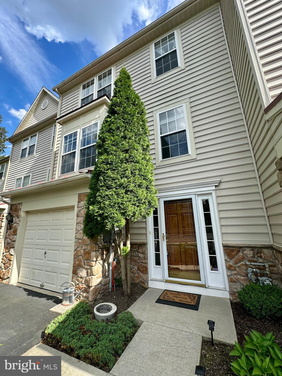 301 DEVON COURT