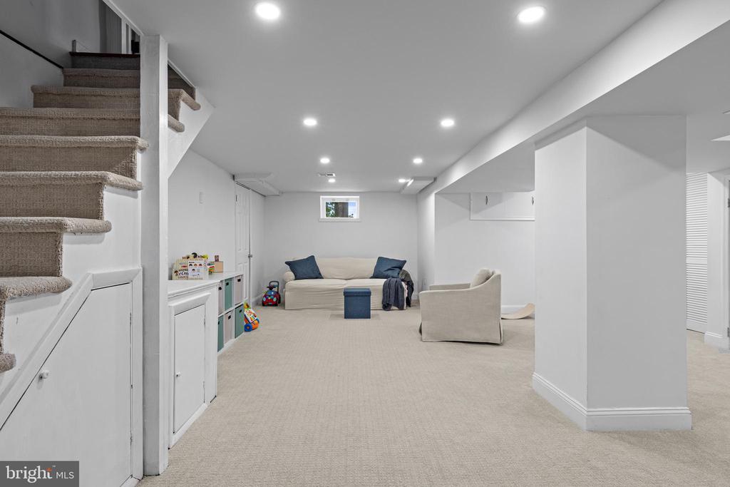 220 WALNUT LANE