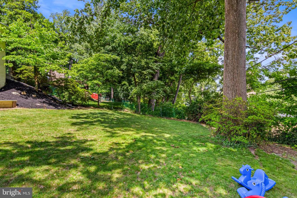220 WALNUT LANE
