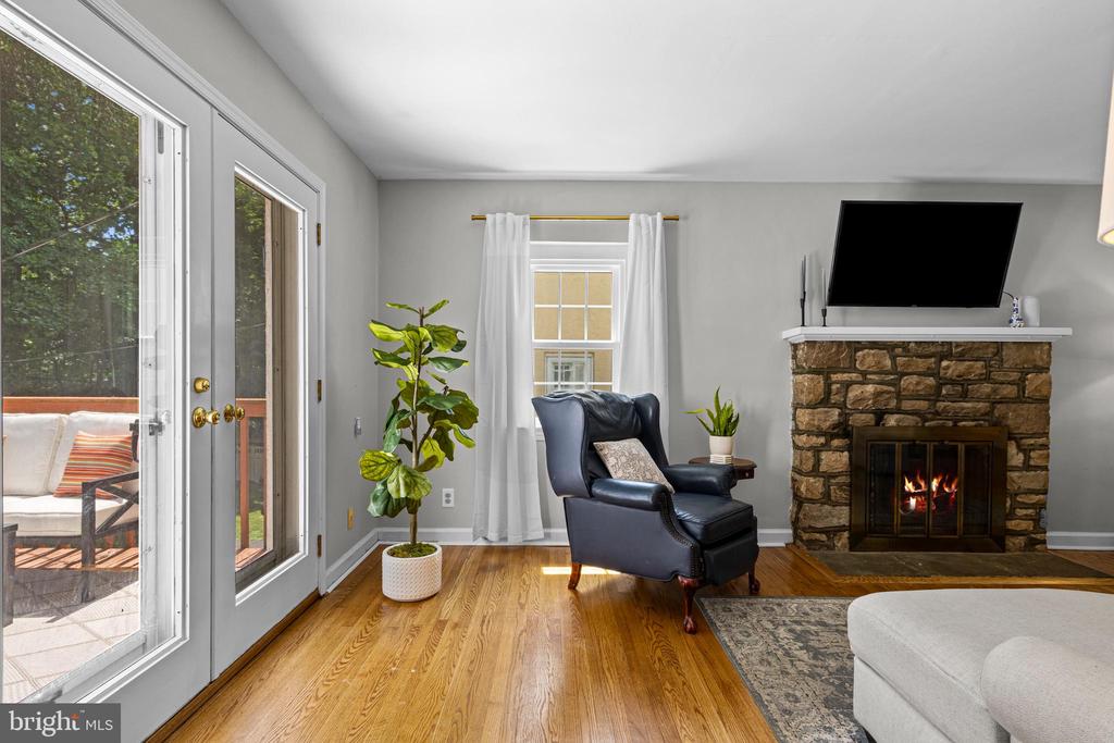 220 WALNUT LANE