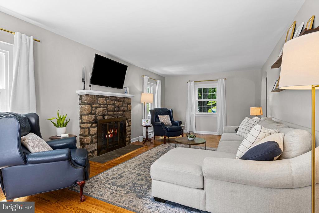 220 WALNUT LANE