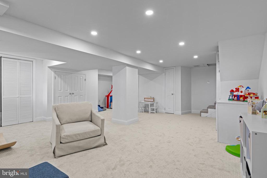 220 WALNUT LANE