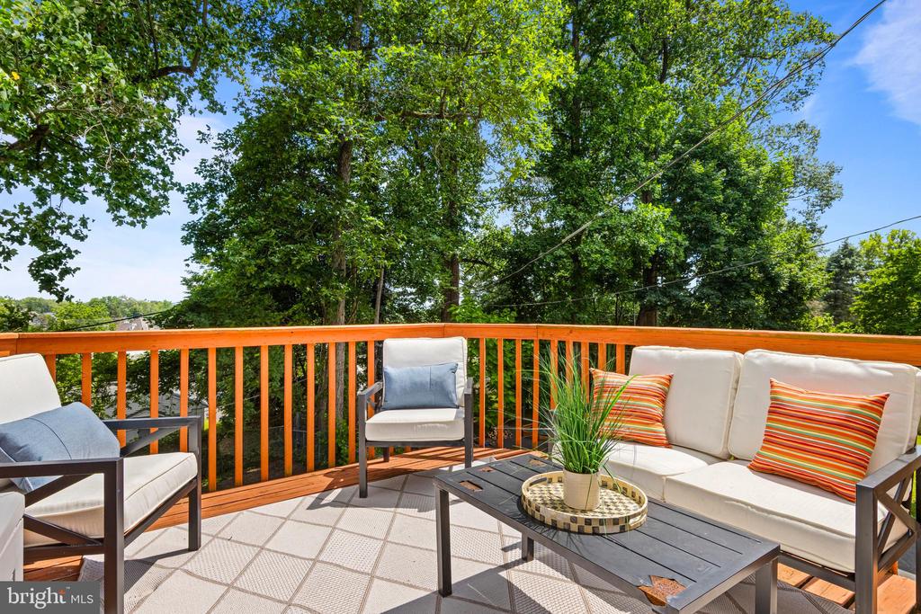 220 WALNUT LANE