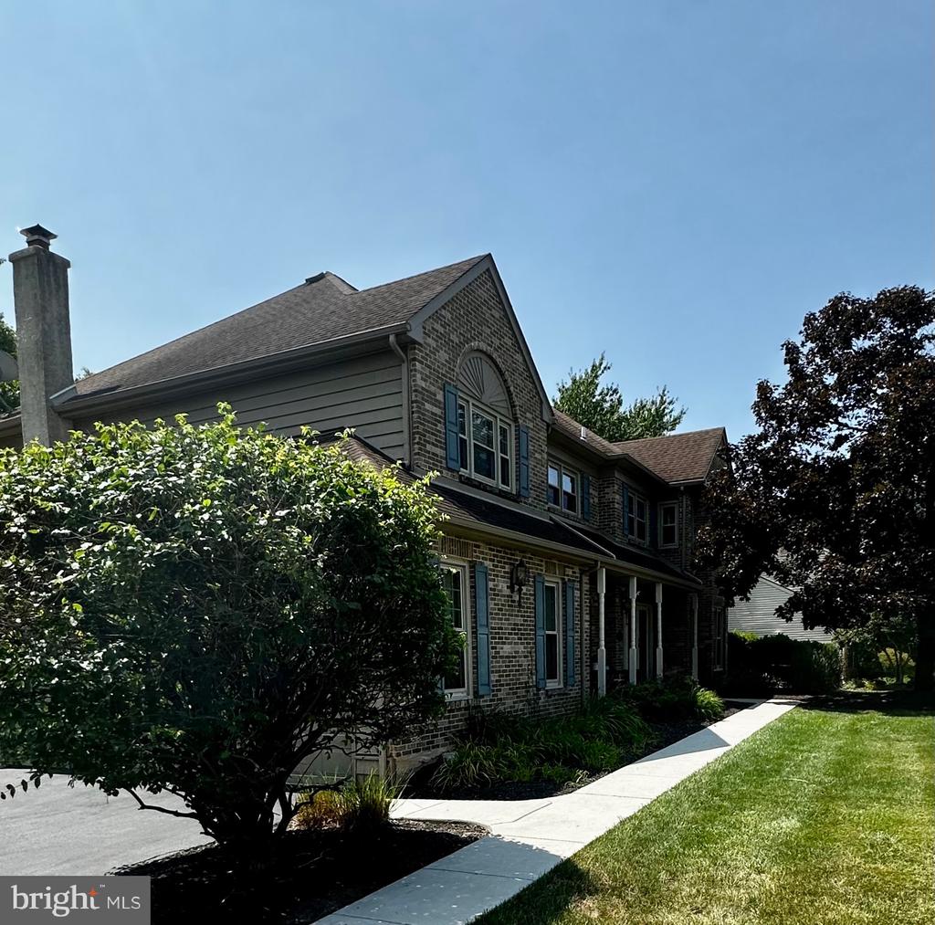 970 CLOVER COURT