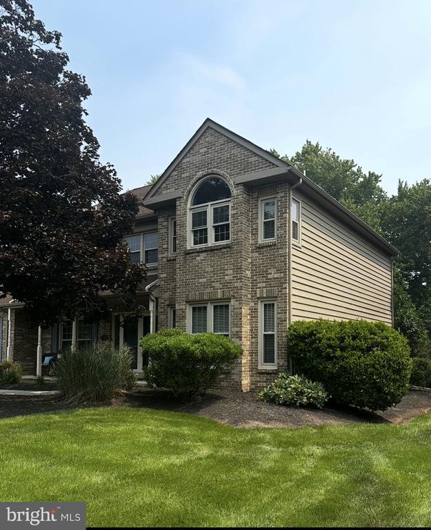 970 CLOVER COURT