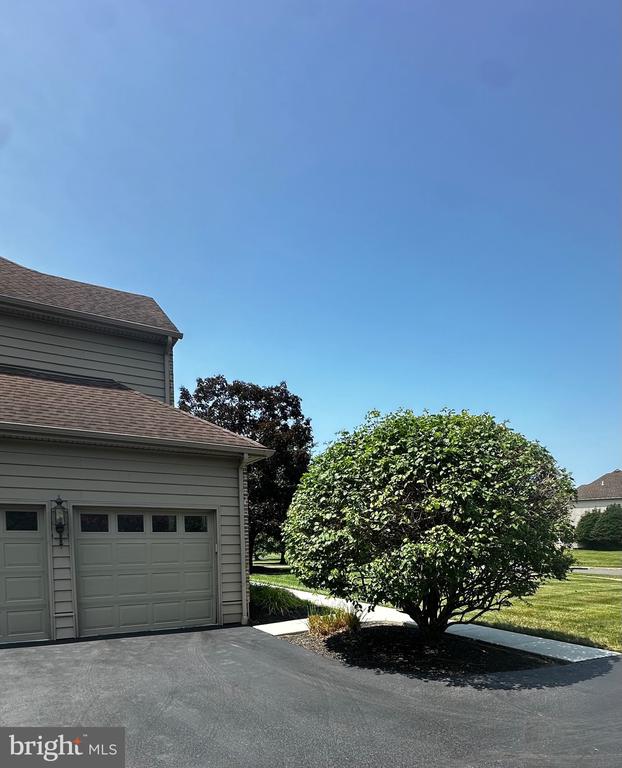 970 CLOVER COURT