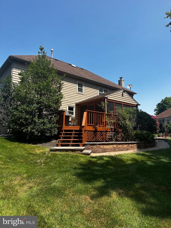 970 CLOVER COURT