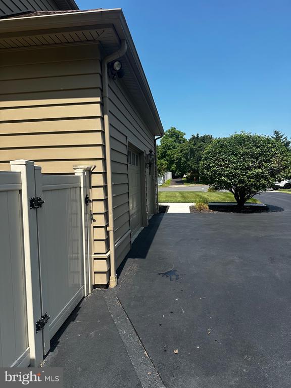 970 CLOVER COURT